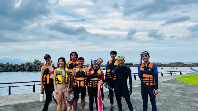 EASY HIKING AND SNORKELING IN BITOJIOU